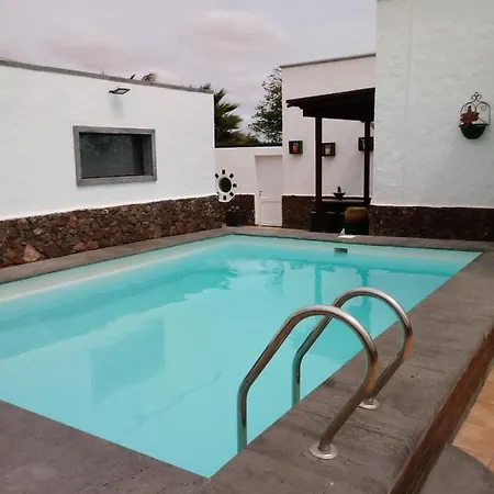 Chinijos Apartment *